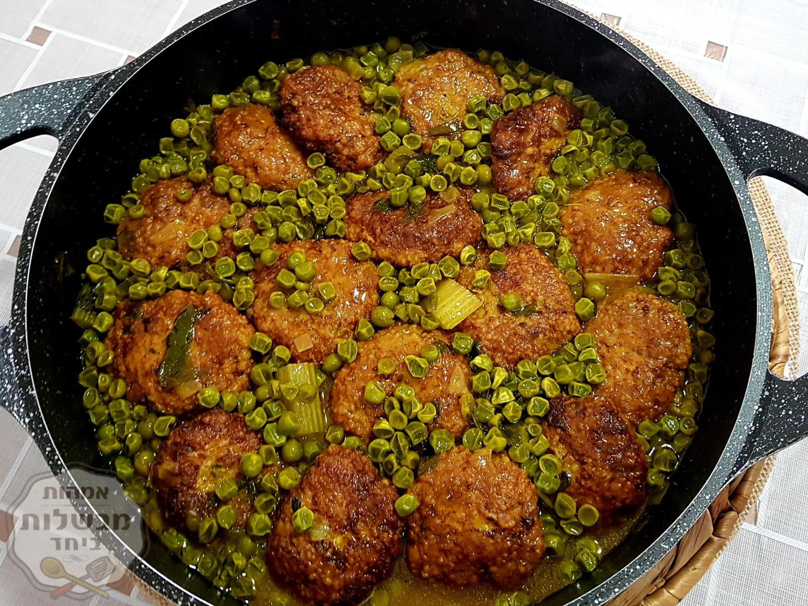 קציצות עוף פרגית עם אפונה וכרפס