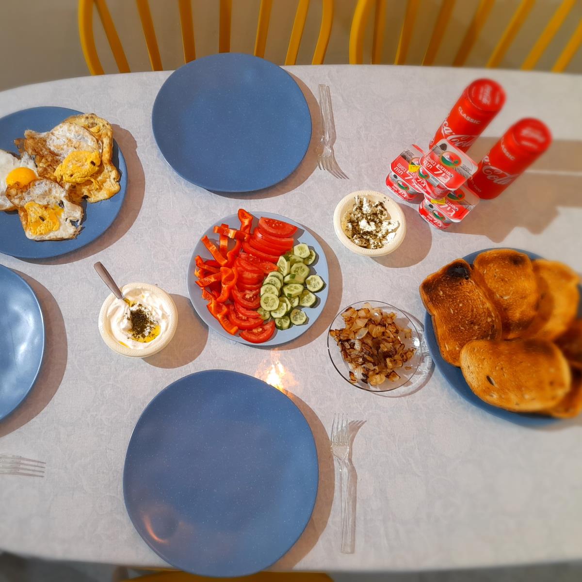 חביתות ,🍳 גבינות 🧀,צנימים🍞, בצל מטוגן ועוד..