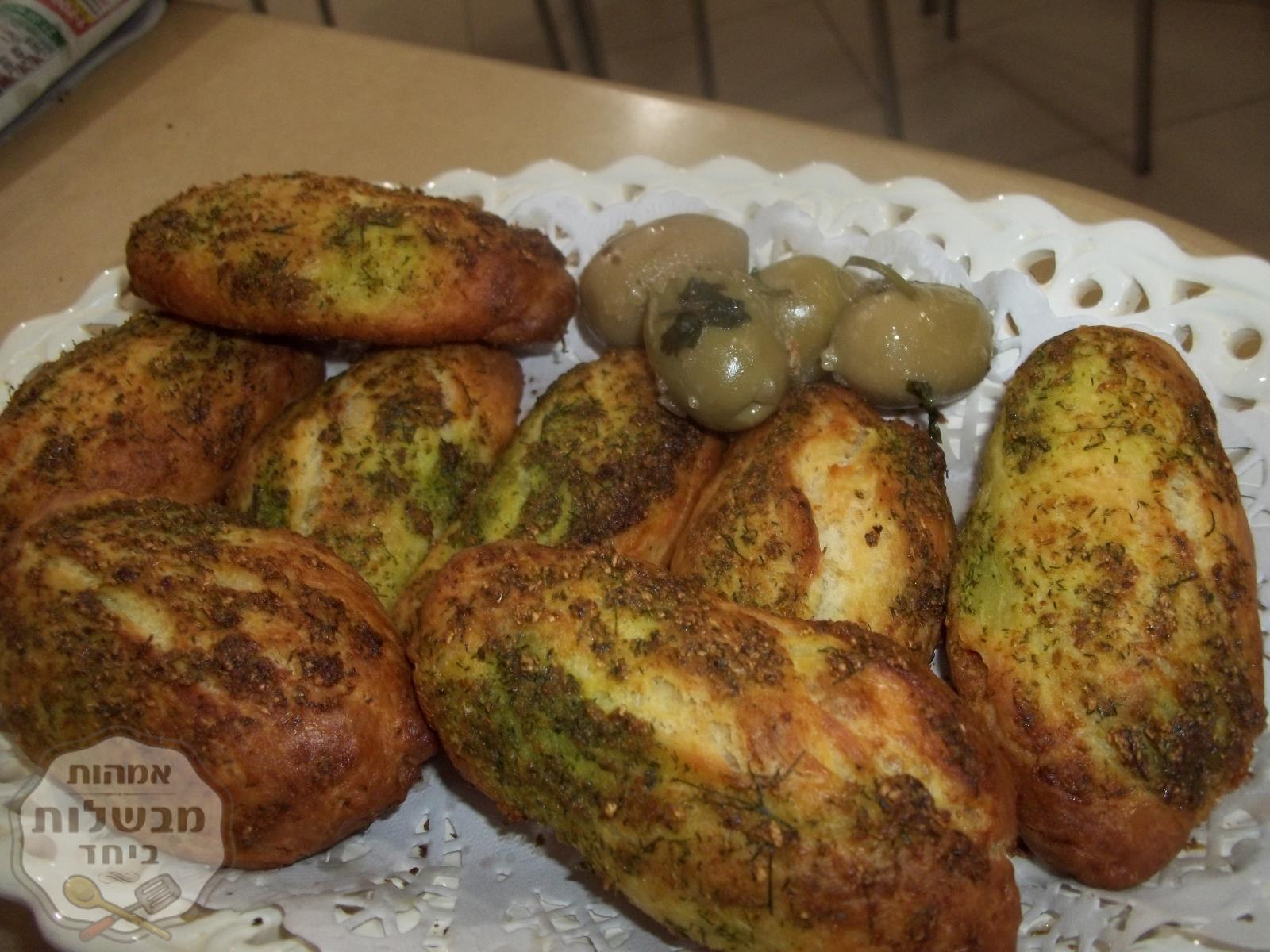 אצבעות שום קריספיות. עם קריצה חריפה. 