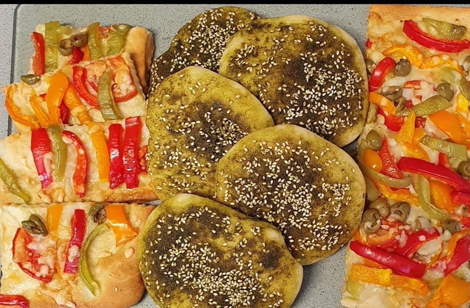 פוקצות עם ירקות/ירקות ושום כתוש פיתות זעתר