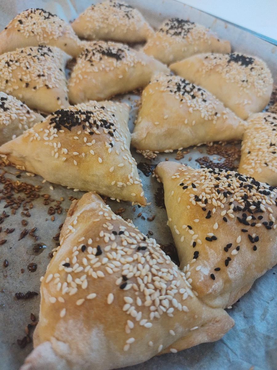 מאפה בוכרי במילוי בשר ובצל