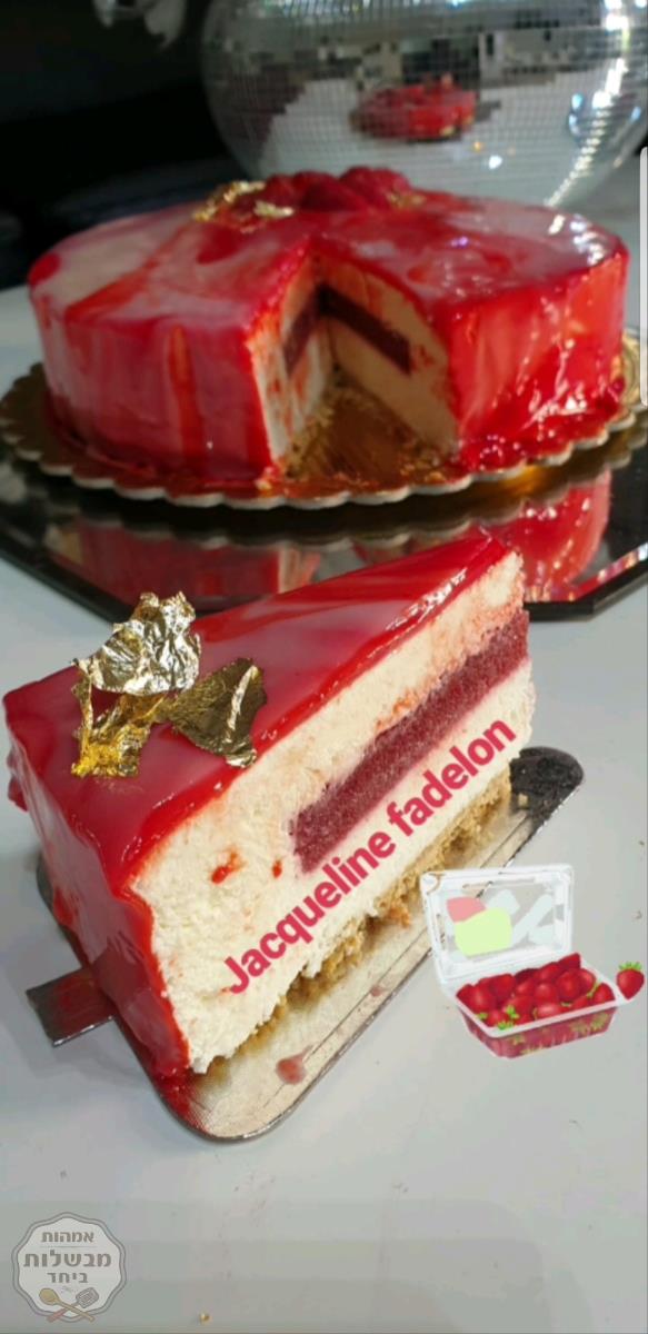 עוגת מוס גבינה במילוי תותים🍓 וציפוי גלסאז' 