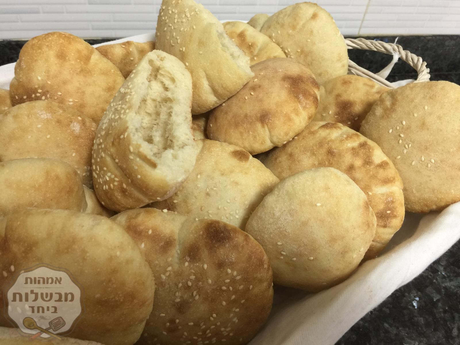 פיתות נפוחות בתנור הבייתי