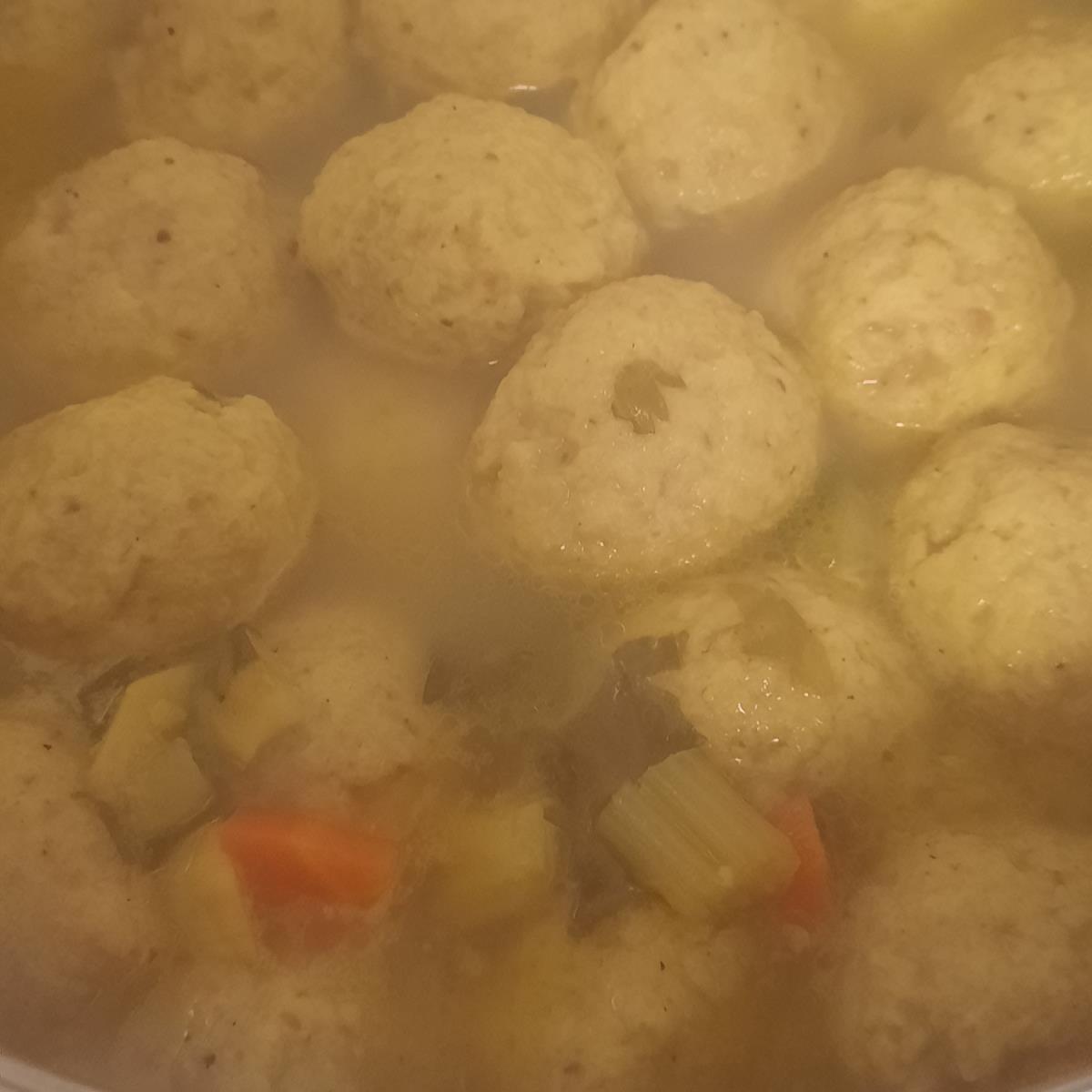 מרק קניידאלך מבית אמא היקרה 