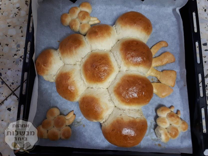 חלת אשכול ענבים לשבועות עם סלסלה