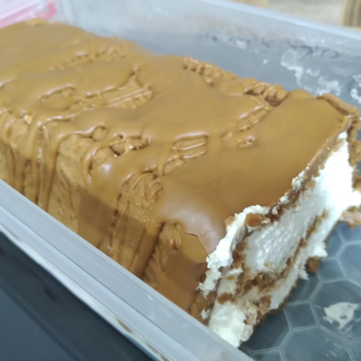עוגת גבינה קרה עם עוגיות וממרח לוטוס
בתבנית אינגליש קייק המקורית 
