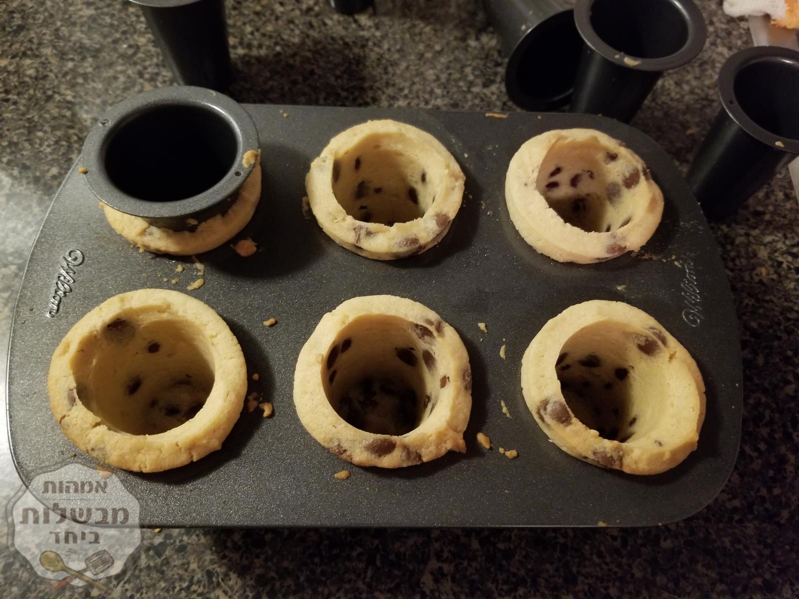כוסות של עוגיות שוקולד צ'יפס 