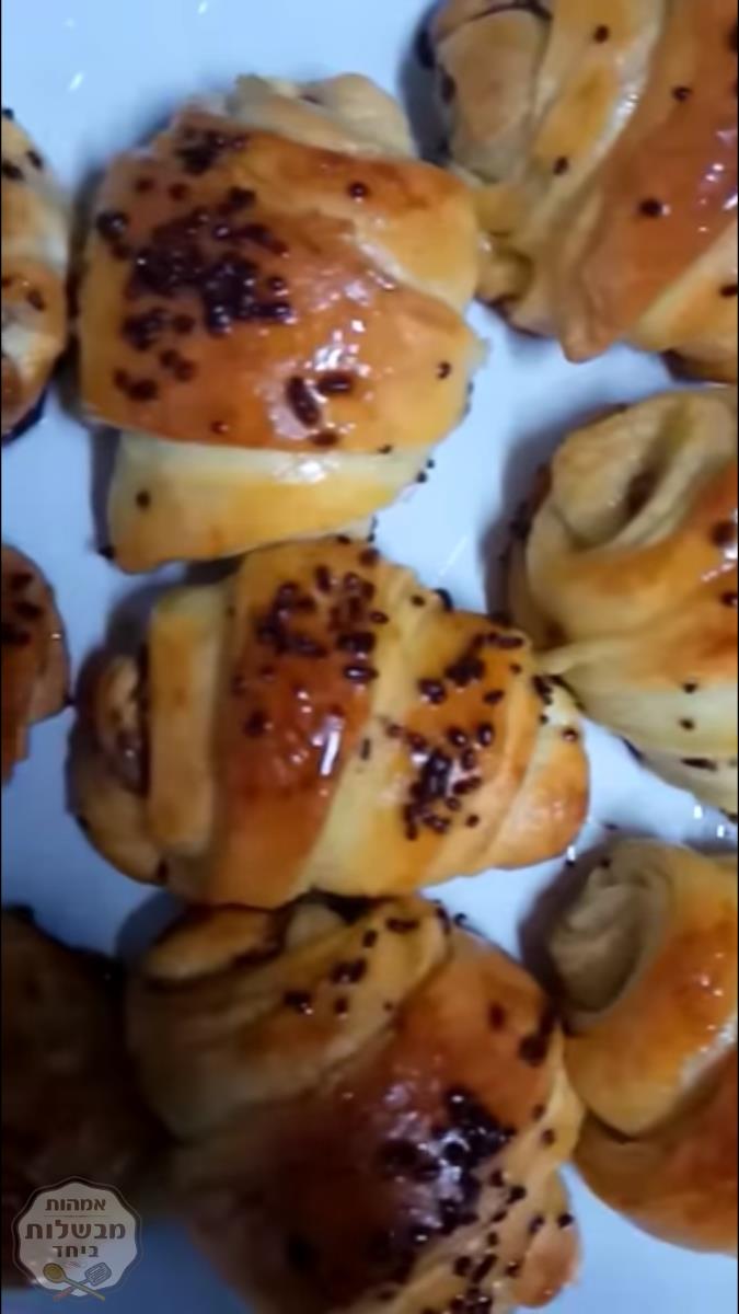 קוראסון במילוי שוקולד קינדר 