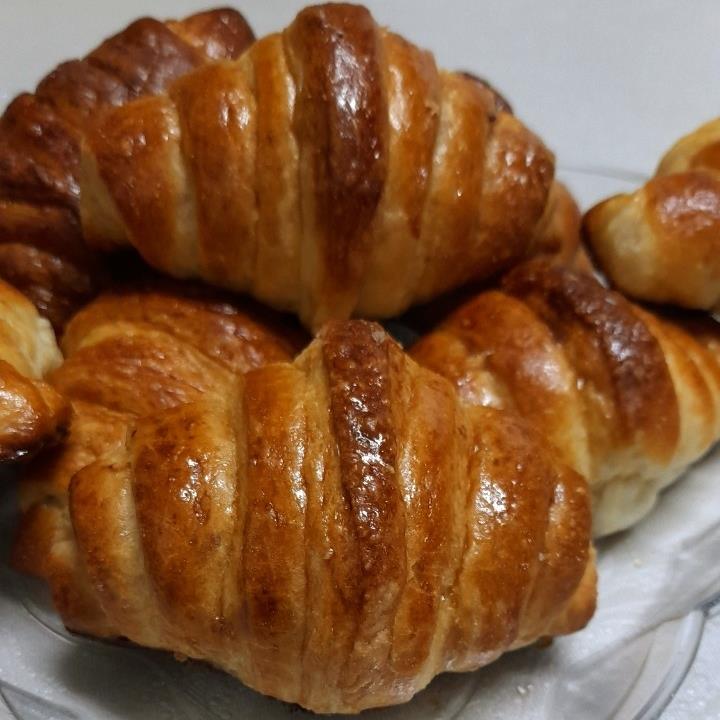 קרואסונים מבצק שמרים עלים ביתי