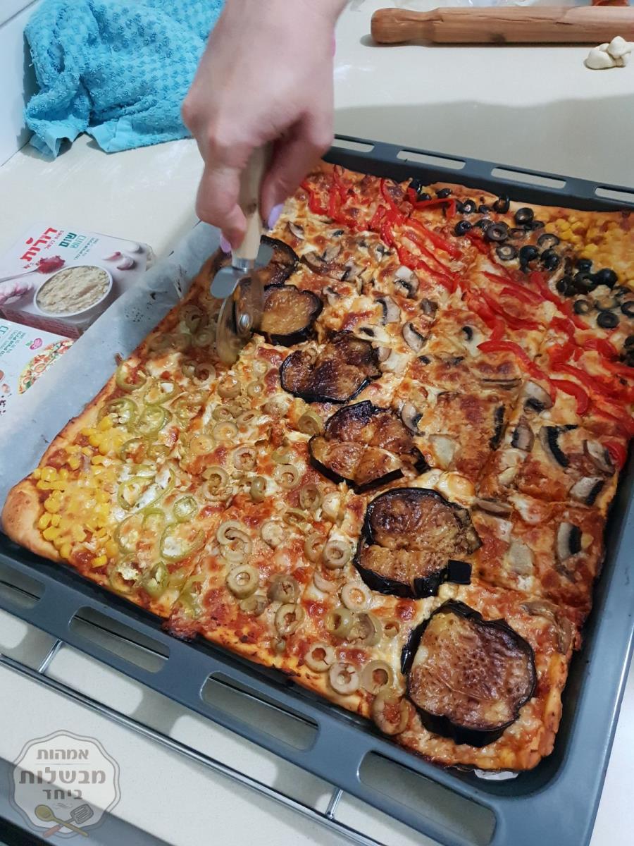 פיצה חגיגית לשבועות ולחם שום כמו בפיצריות