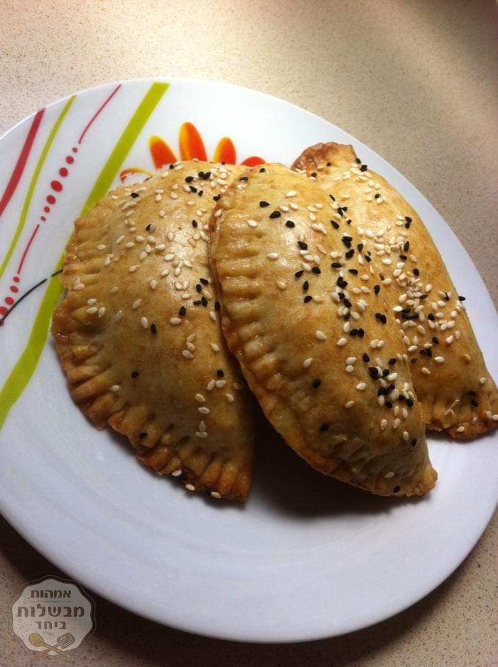 מאפה פריך במילוי פרגיות.