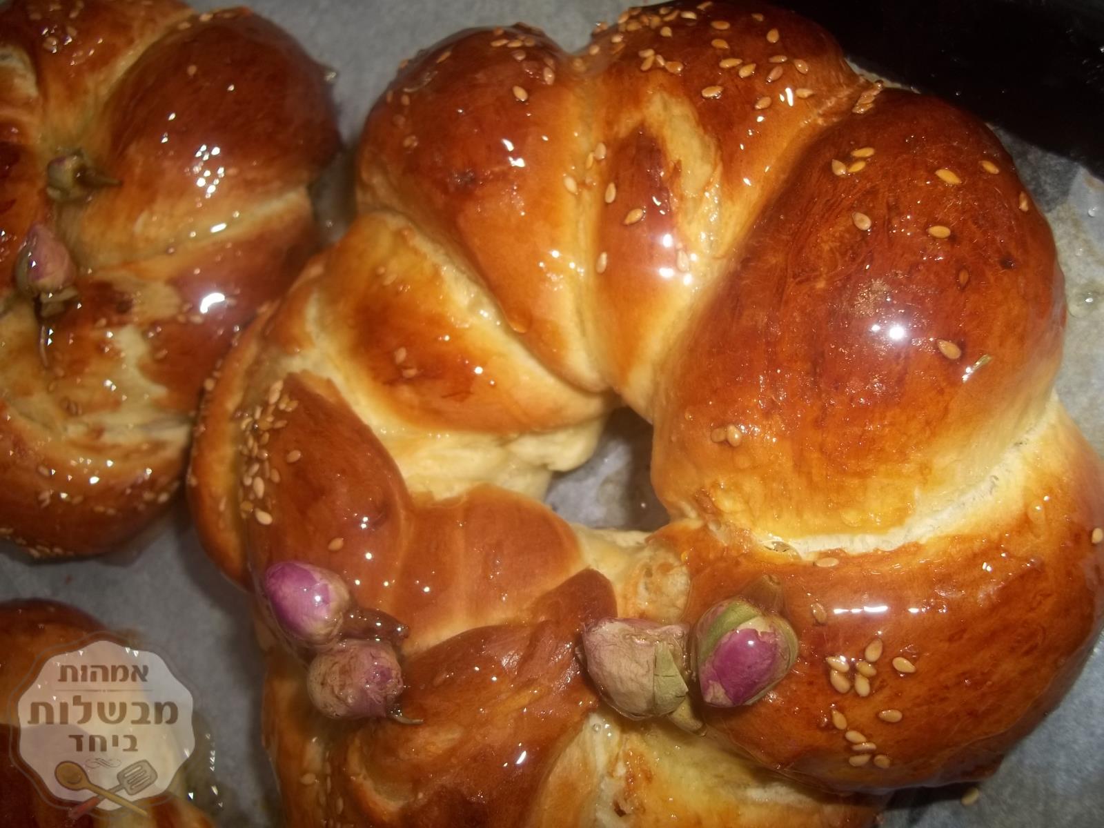 לחמניות  בטעם מתקתק עם פירות יבשים 