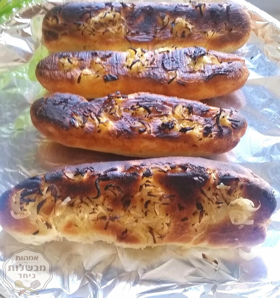 לחם בגריל עם גבישי שום בצל ושמן זית
