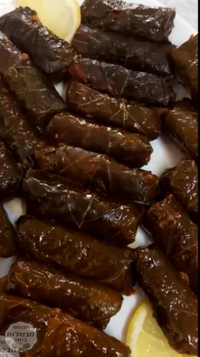 עלי גפן ממולאים אורז ובשר טחון 