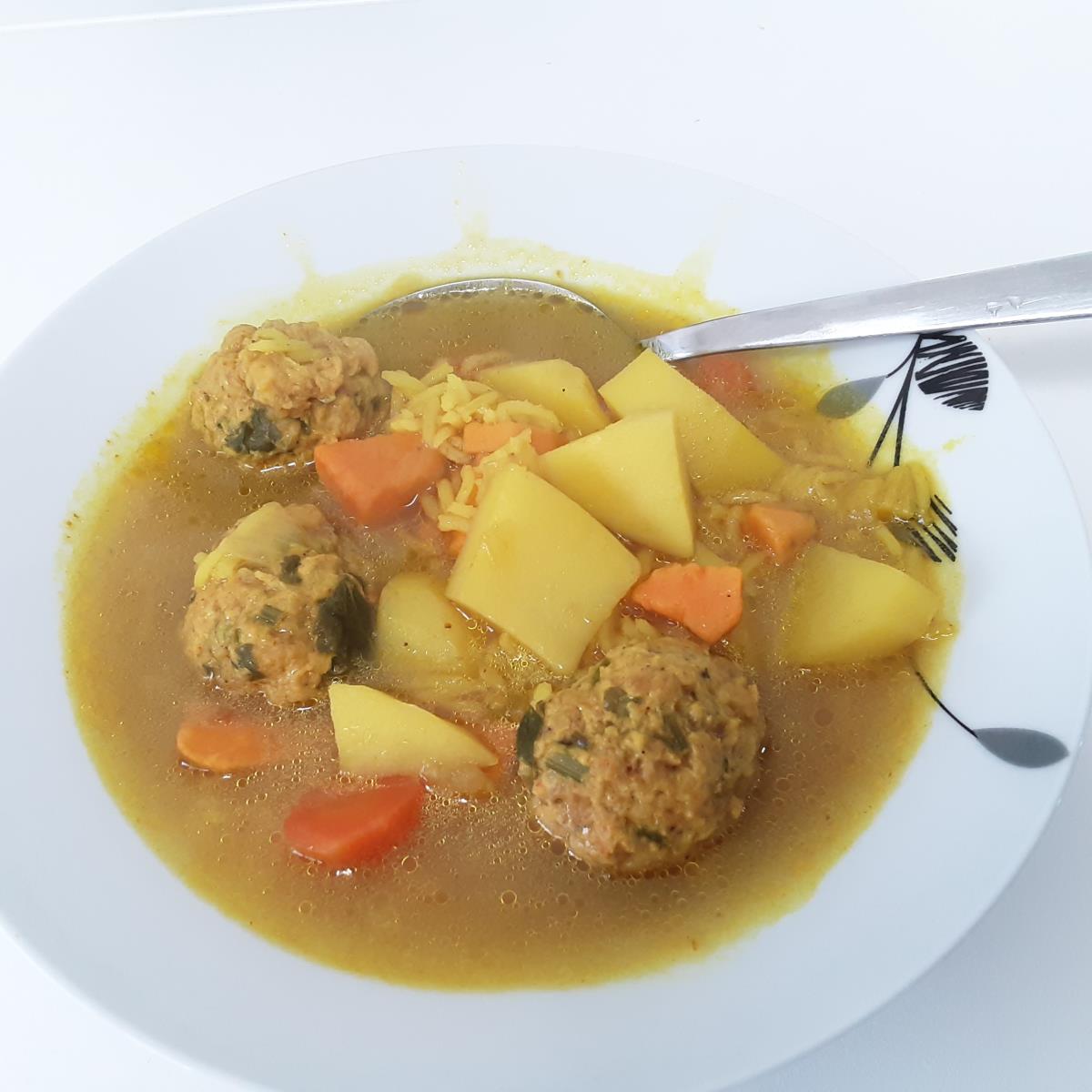 מרק אורז  עם קציצות הודו