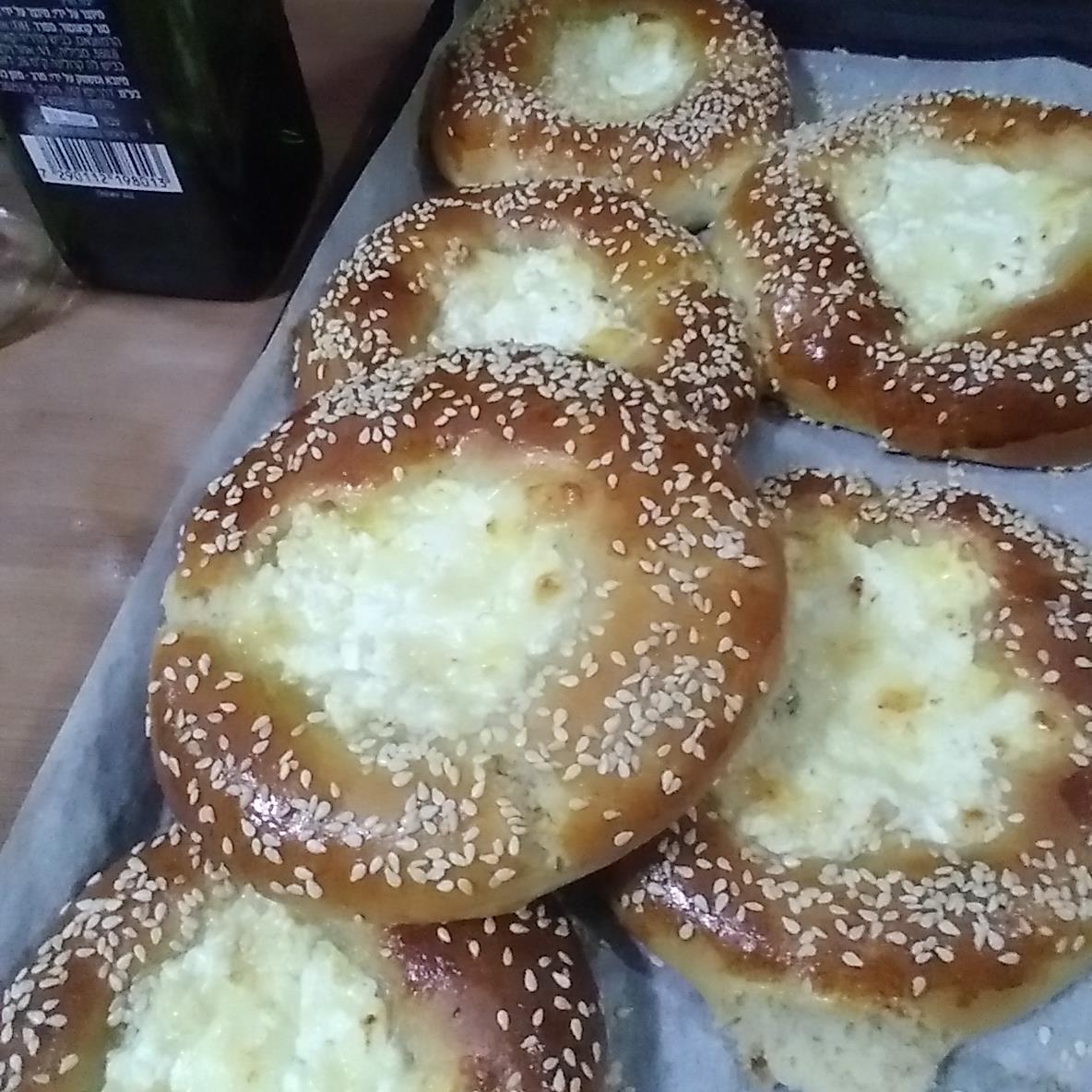 לחמניות שום מלאות בגבינות 