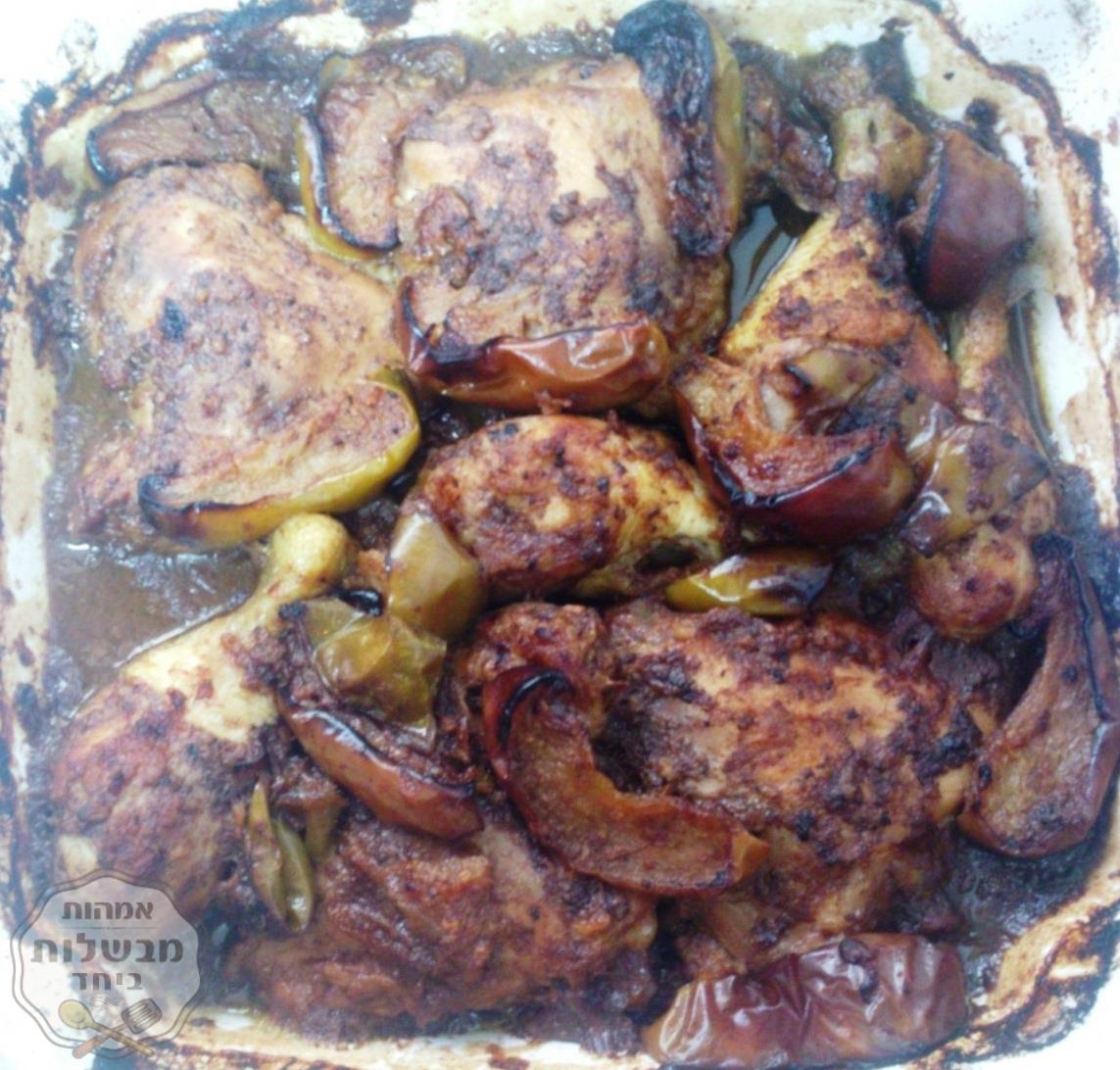 עוף ותפוחים ביין