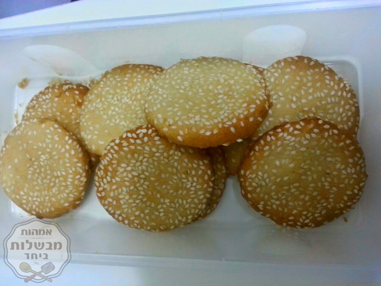 עוגיות נימוחות עם שומשום