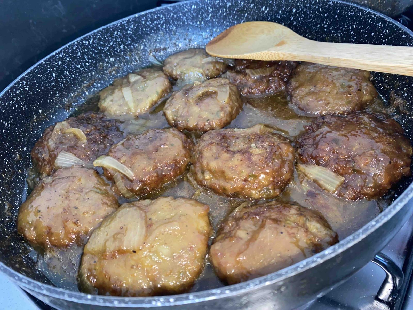 קציצות ברוטב בצל מקורמל