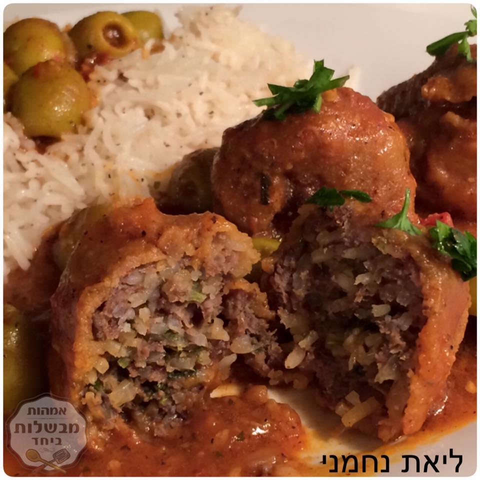 קציצות עולמיות עם זיתים ירוקים ברוטב עגבניות