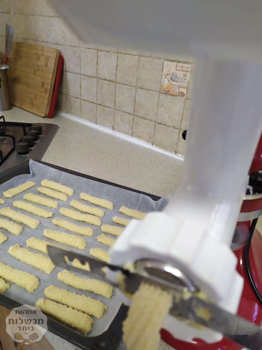 עוגיות מכונה עם קוקוס ושקדים