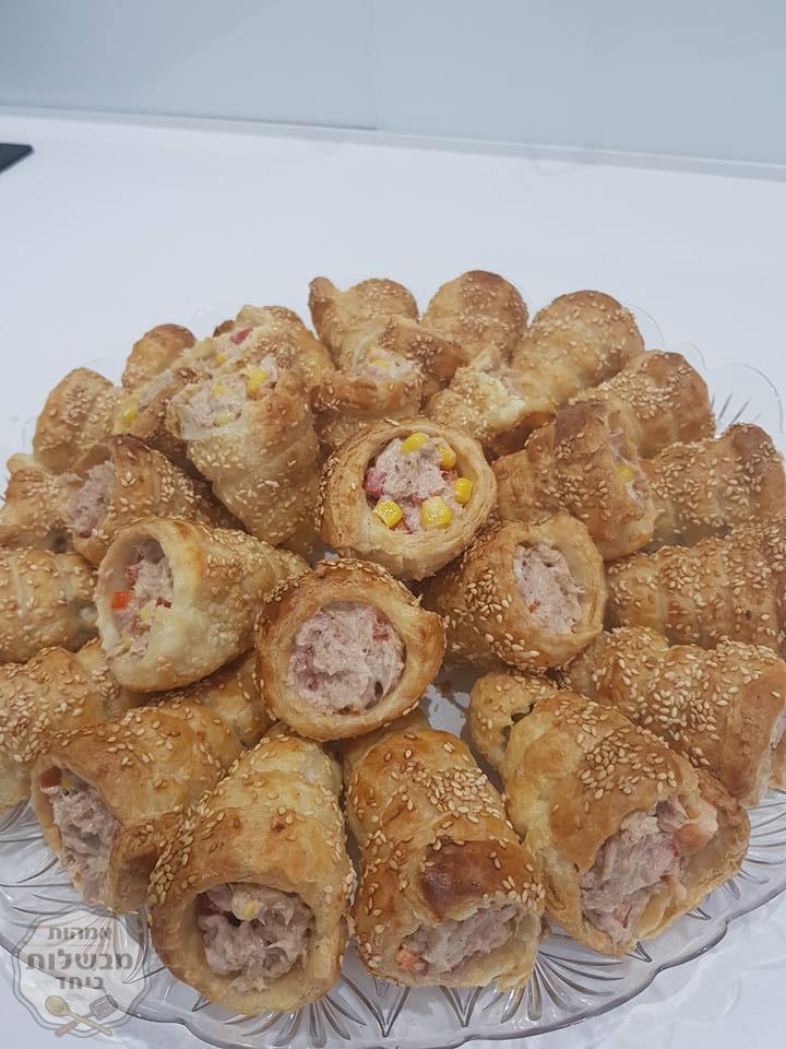 קונוסים מבצק עלים במילוי סלט טונה