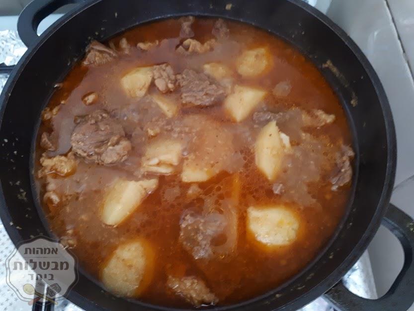 בשר עם תפוחי אדמה בקארי וקוקוס