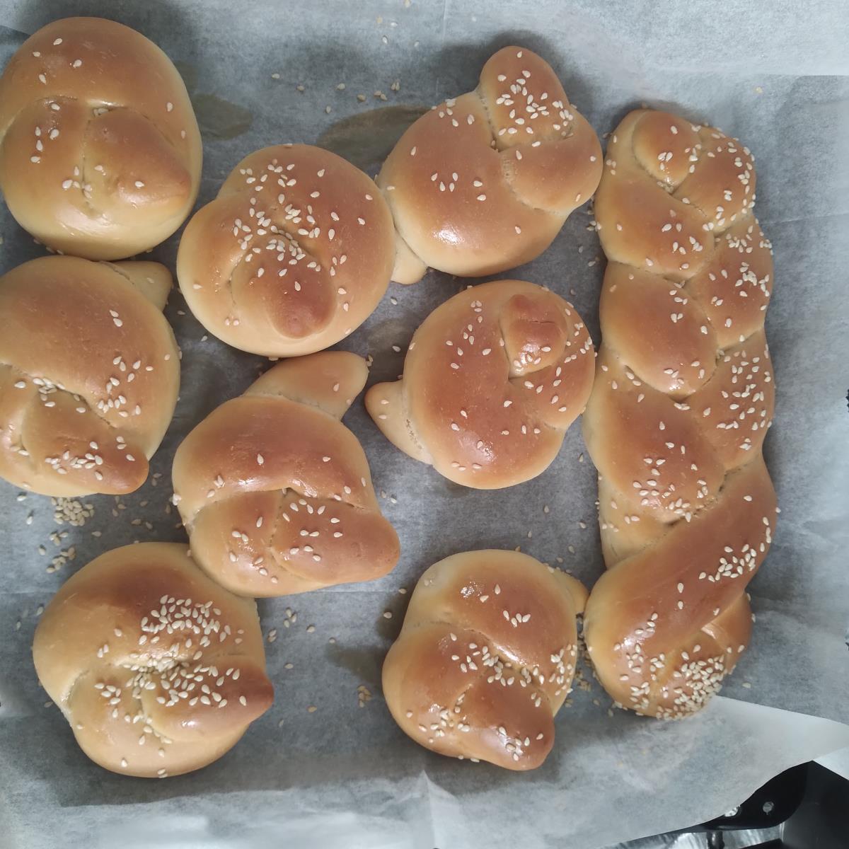 חלות ולחמניות