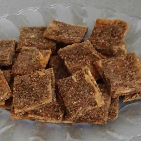 ריבועי שקדים וקינמון קריספיים מ0ילו