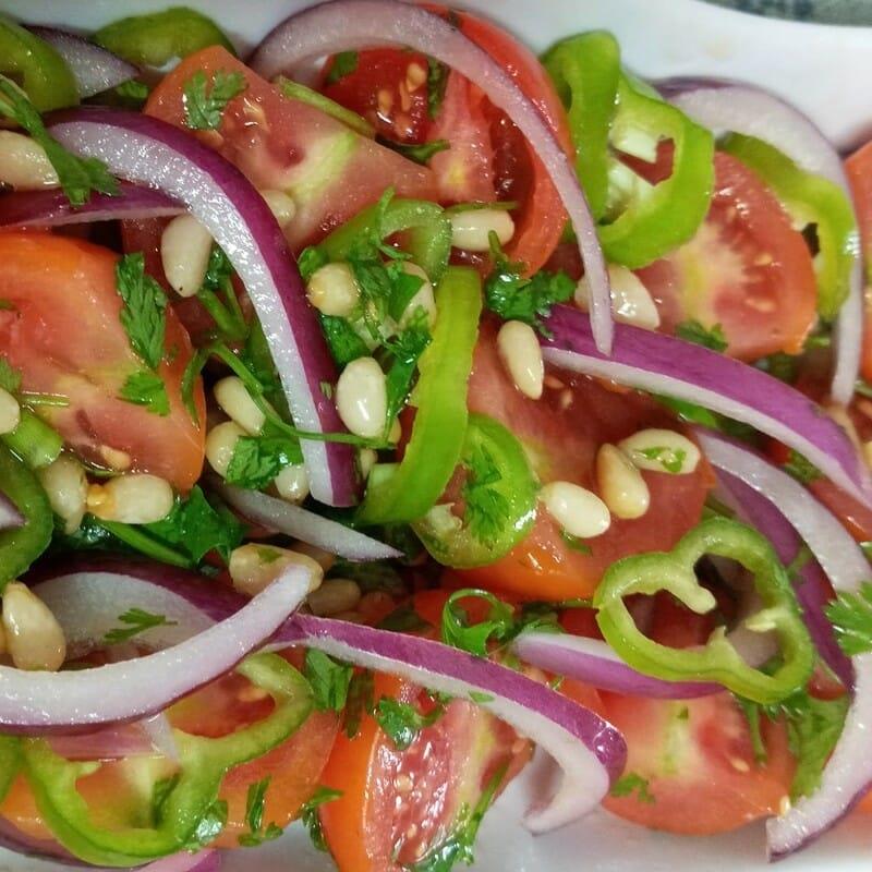 סלט עגבניות עם חריף