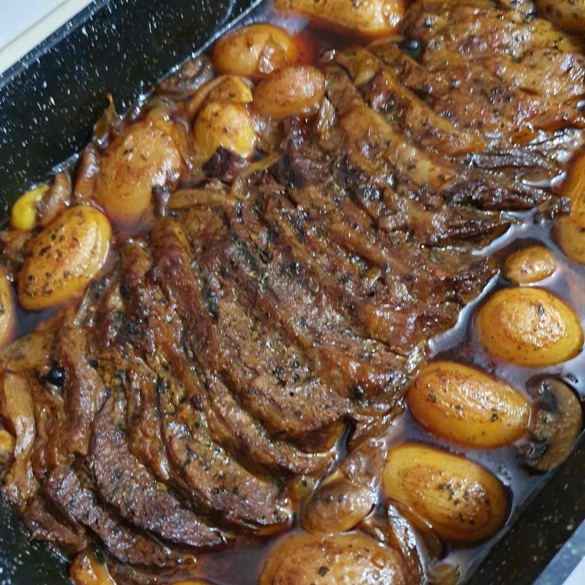 בשר צלי מס׳ 5 עם פטריות ותפו״א