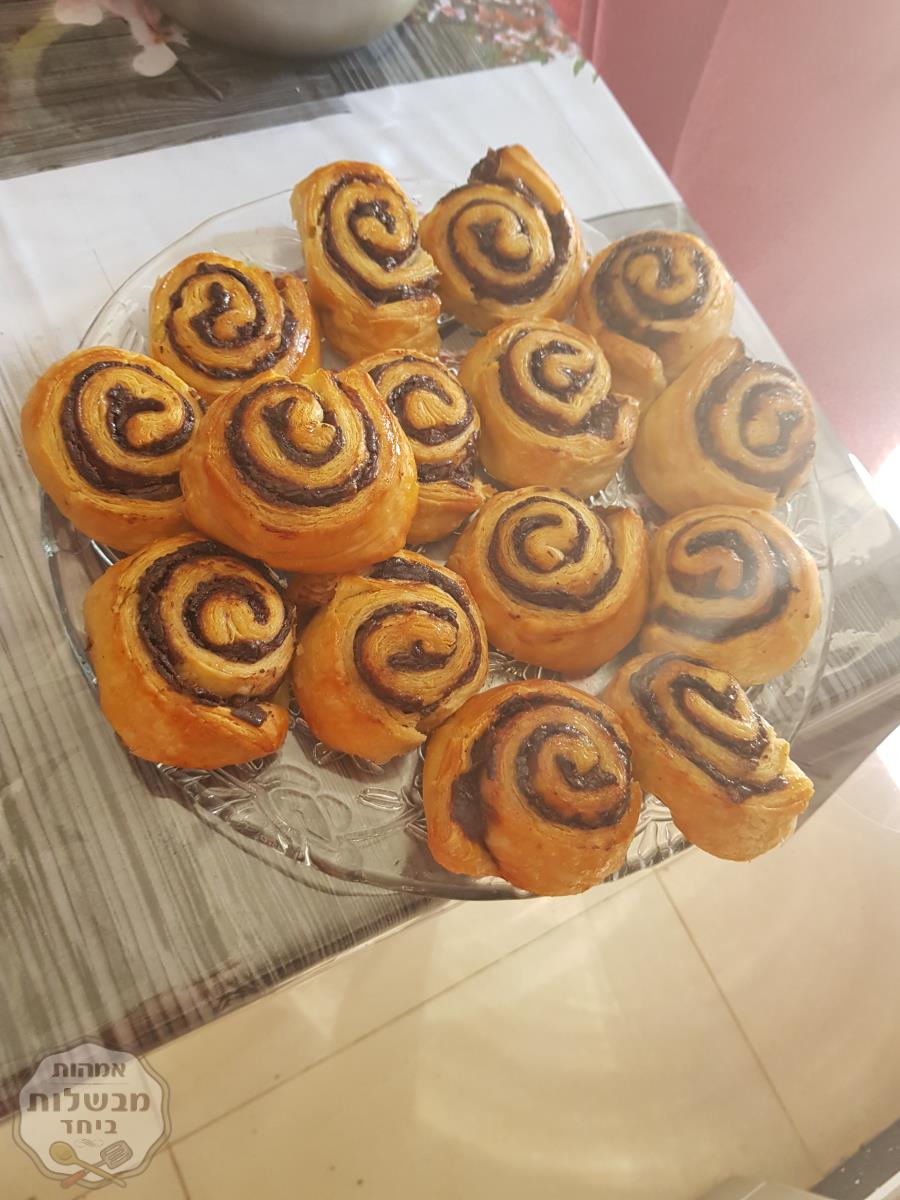 מאפים שמרים עם שוקולד