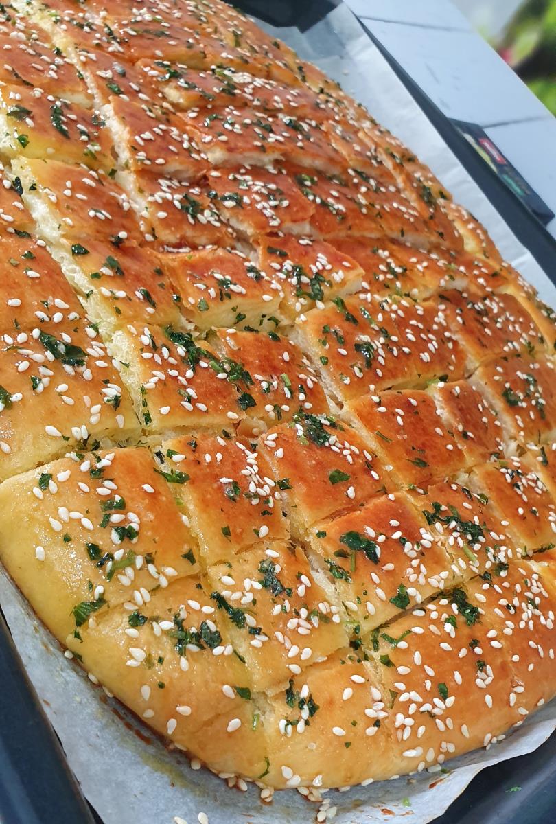 מאפה קוביות לחם שום 
