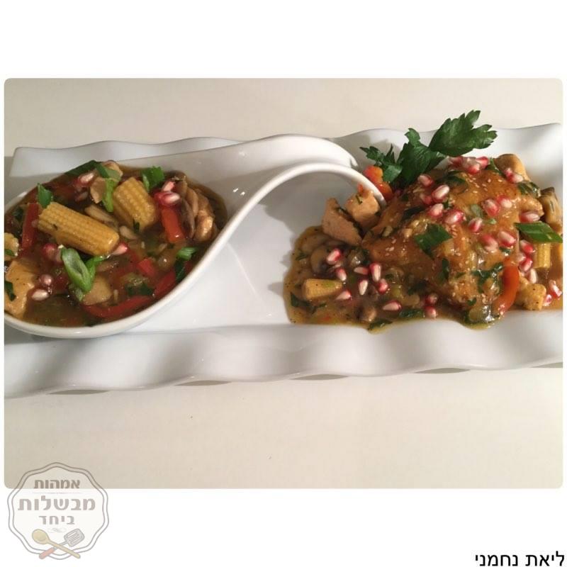 בורקס במילוי בשר טחון לצד רוטב חגיגי