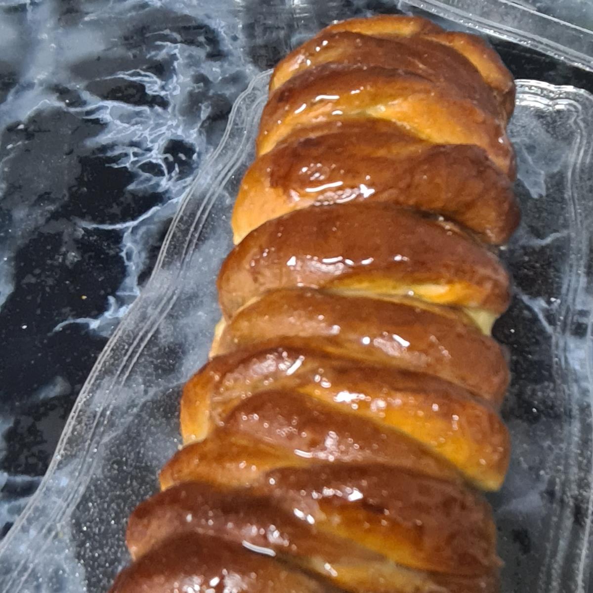 רולדות בריוש  חמאה 2 צבעים שחור לבן במילוי  ממרח אגוזים  שוקולד צ'יפס לבן