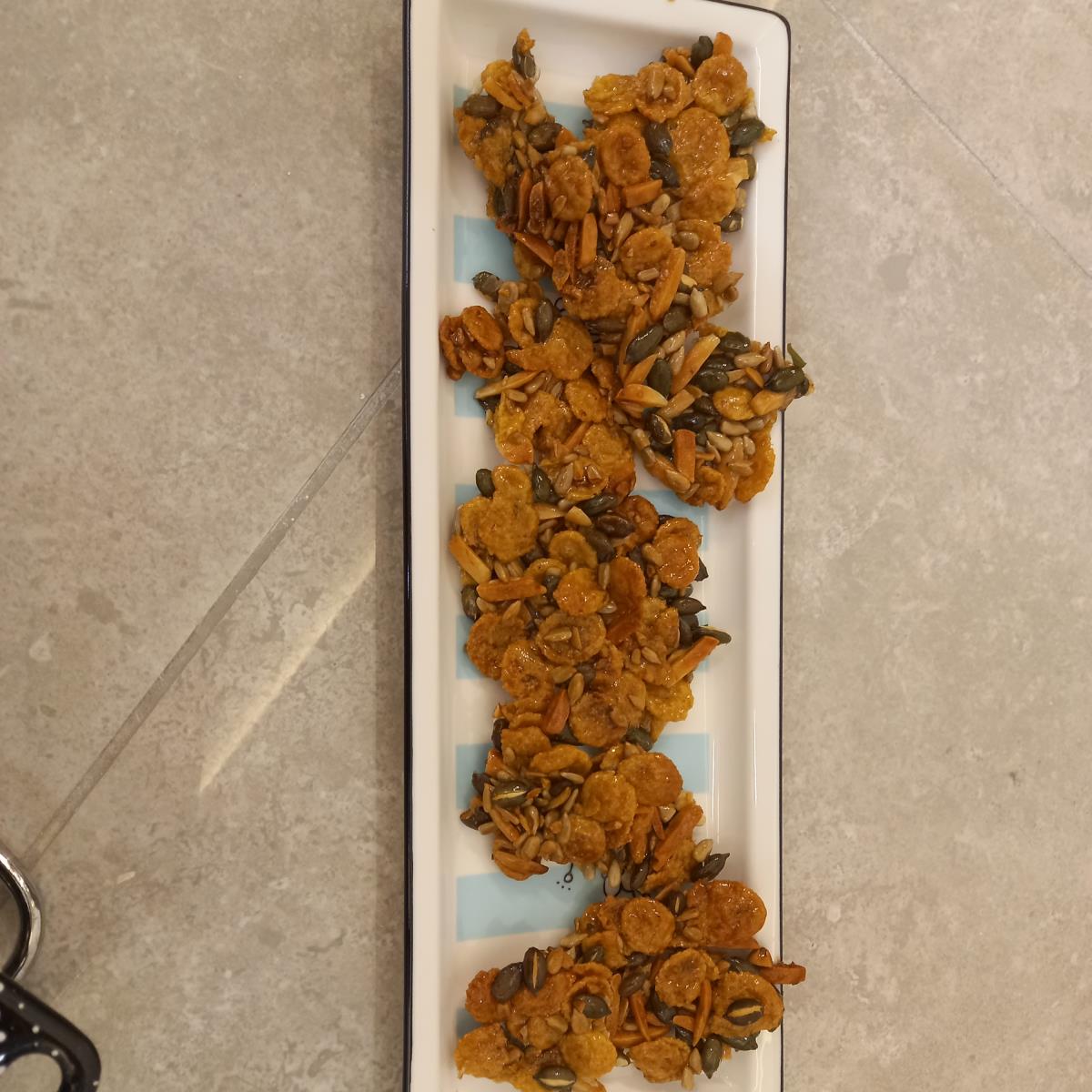 חטיף קורנפלקס ופיצוחים מתוק