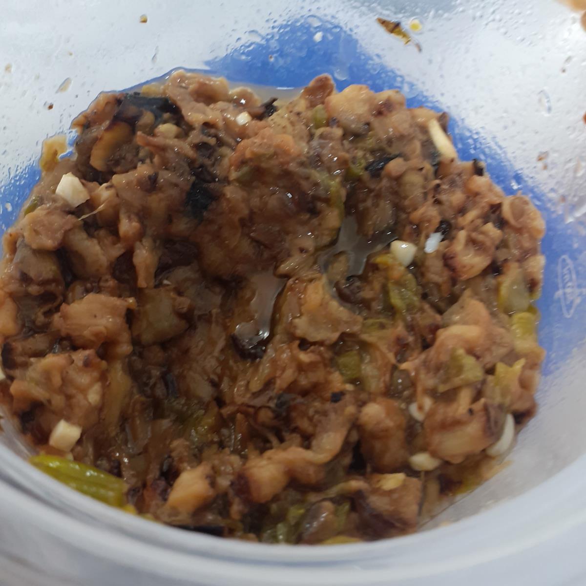 סלט חצילים ופלפלים חריפים