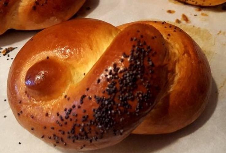 לחמניות צמה מתוקות בקליעה של רצועה אחת