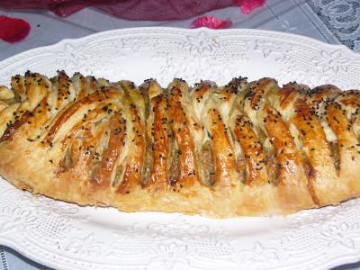מאפה בצק עלים במילוי  בשר
