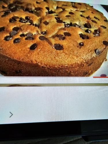 עוגת שוקולד ציפס וחמוציות ומיפל