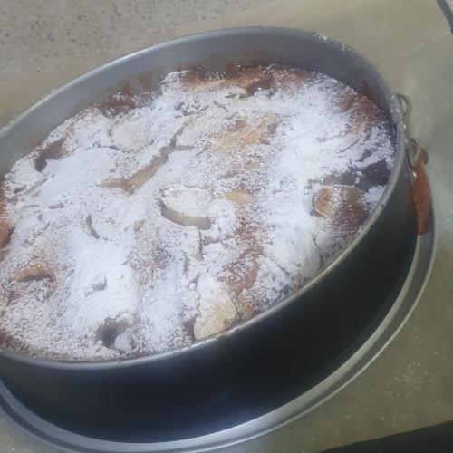 עוגת תפוחים ופלחי ריבת אפרסק
