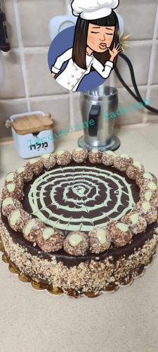שוקולד אלוהית שכולה שוקולד בציפוי גנאש שוקולד וכדורי גנאש שוקולד בציפוי תערובת קוקוס קלוי וקוקוס לבן
