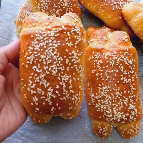 לחמניות רכות בצורת ספרי תורה