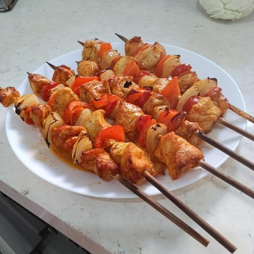 שיפודי חזה עוף עם ירקות בתנור