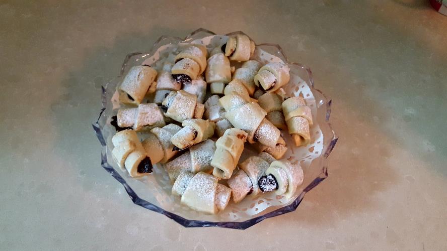 רוגלך במילוי שוקולד וממרח תמרים
