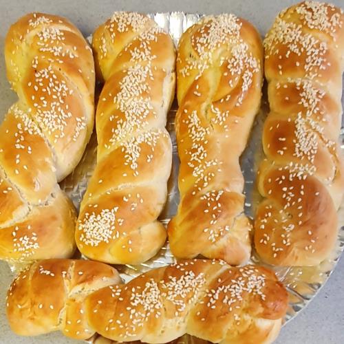 לחמניות פרח/חלות אישיות בציפוי שומשום