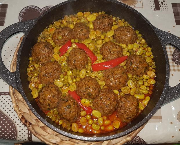 קציצות פולים ואפונה
