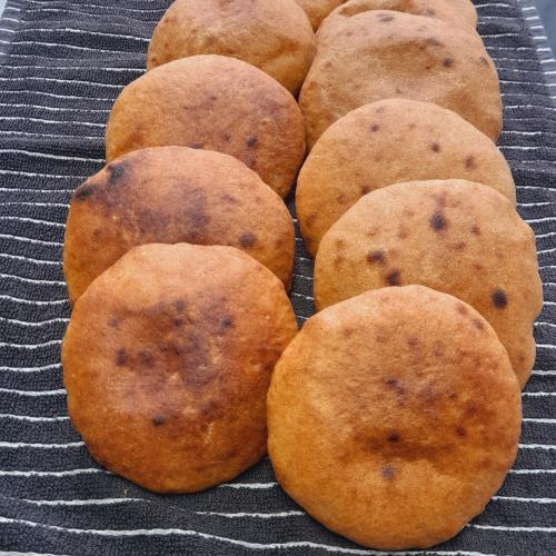פיתות כוסמין בסיר גריל