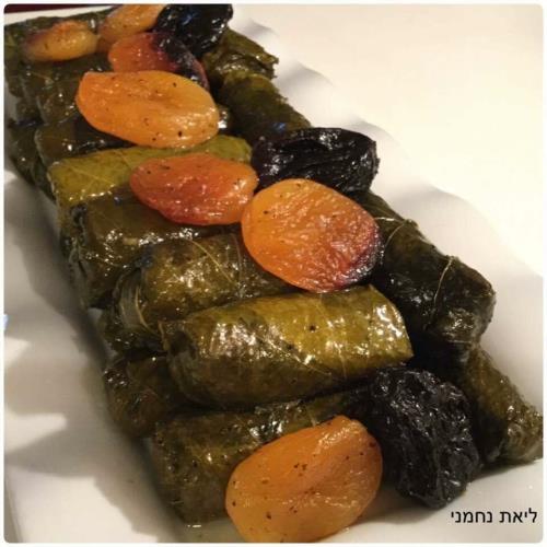 עלי גפן במילוי אורז ופירות יבשים
