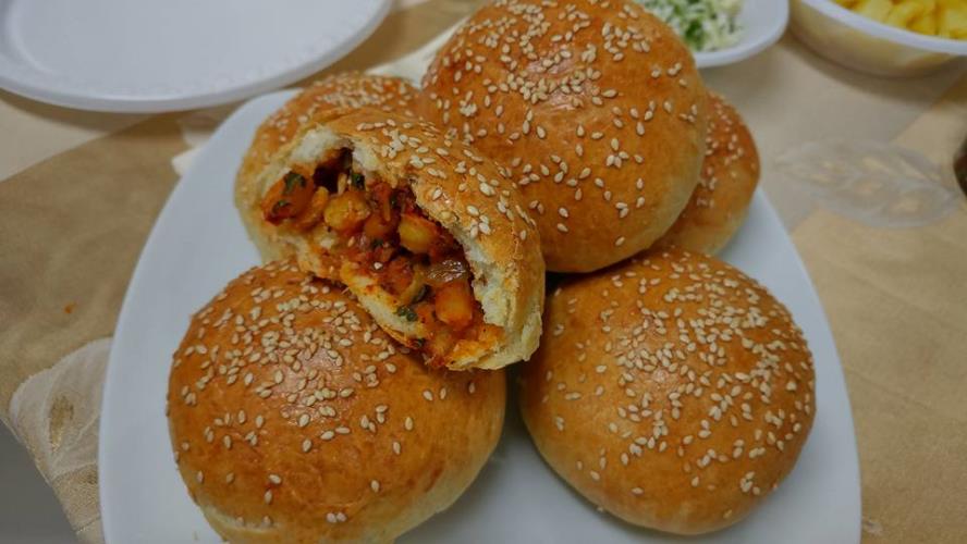 לחמניות ממולאות חומוס גרגירים